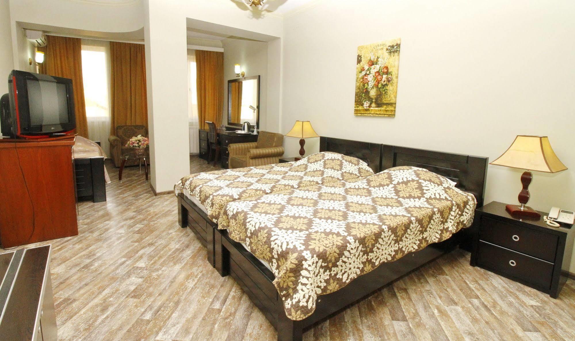 Penthouse Hotel 3*